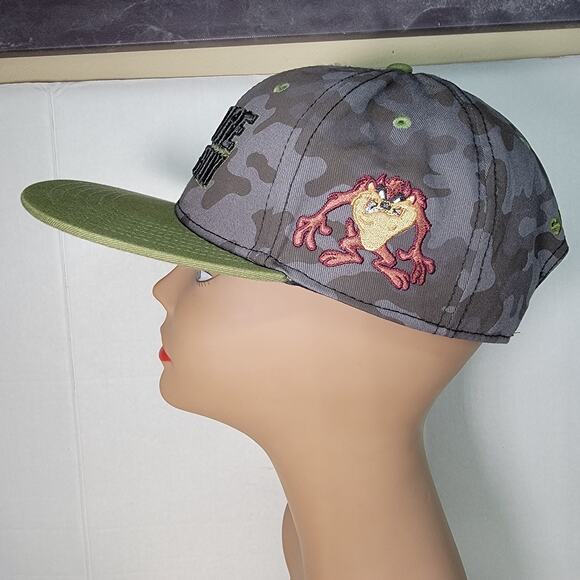Six Flags Looney Tunes Grey Camo Snap Back Hat w/ Embroidered Taz - Picture 3 of 7